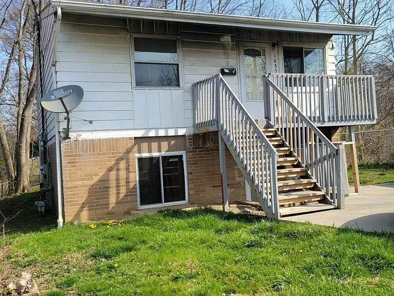 1033 Chester Ave #DOWN — Photo 1