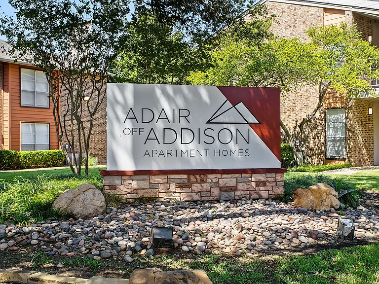 C242450_AdairoffAddison_MonumentSign_04