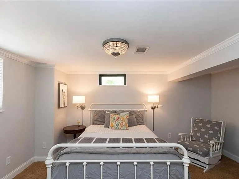 256 Castle Dr — Photo 33