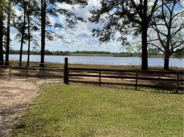 1565 Lake Dr, Screven, GA 31560