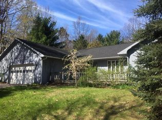 5511 N Wayne Ave, Pentwater, MI 49449