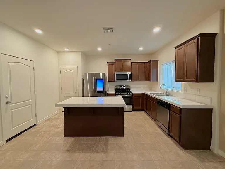 395 Mono Lake Ave — Photo 5