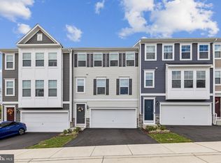 18267 Summit Pointe Dr, Triangle, VA 22172