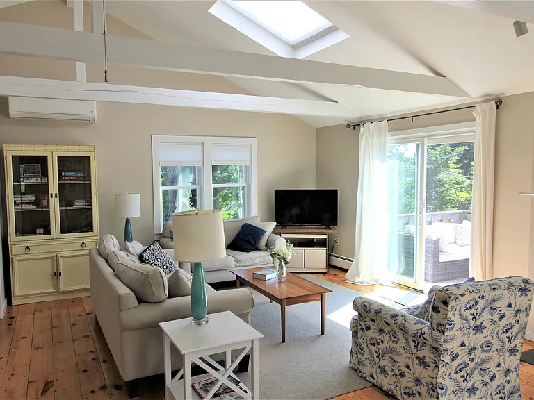 110 Knott Ave — Photo 15