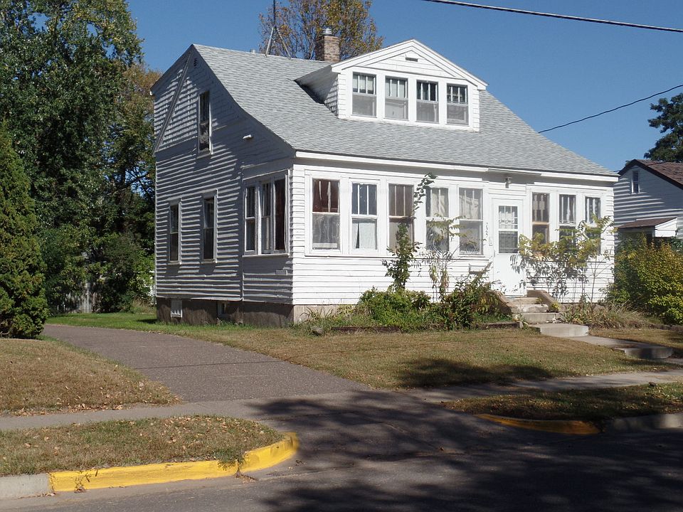 2nd image of 725 2nd Ave SW