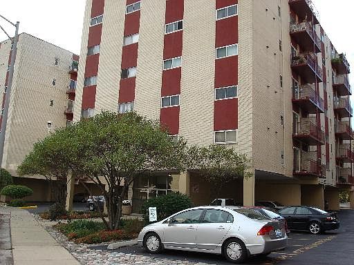1st image of 1013 S Des Plaines Ave #202