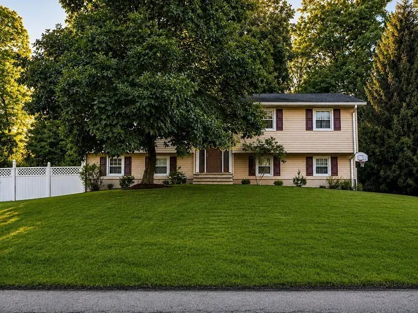 18 Gerardine Pl, New City, NY 10956