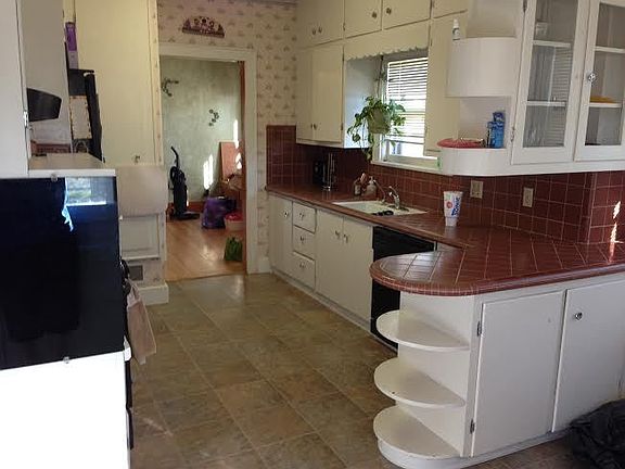 Appliances stay in 10x18 kitchen