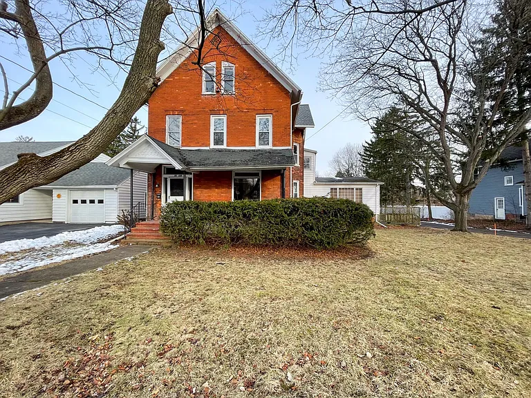 55 Oak St #1 — Photo 3