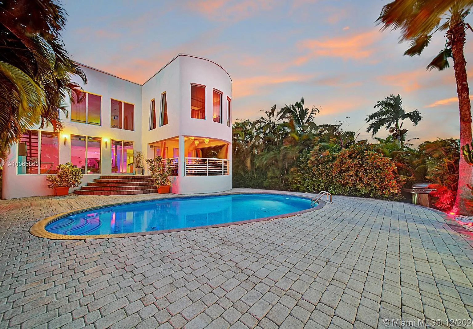 5 bed, 4.5 bath, 4171 sqft, $37,000 — Photo 3