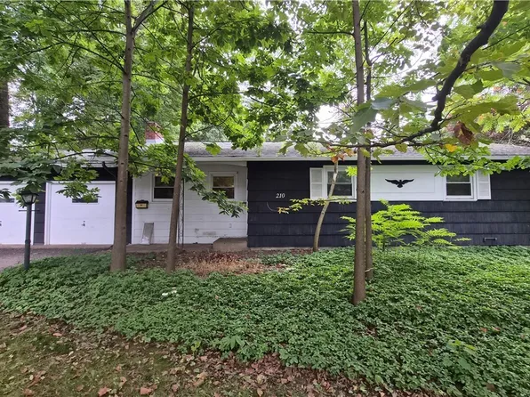 210 Windwood Rd, North Syracuse, NY 13212