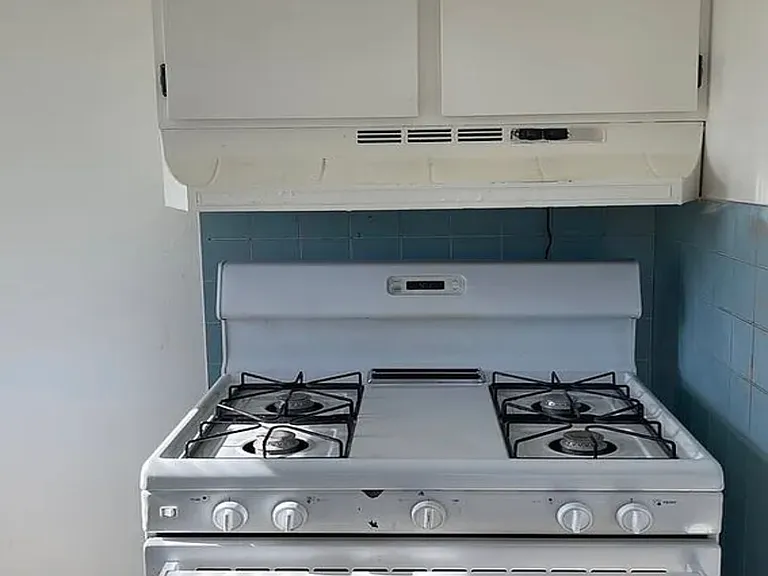 1624 Macarthur Blvd — Photo 8