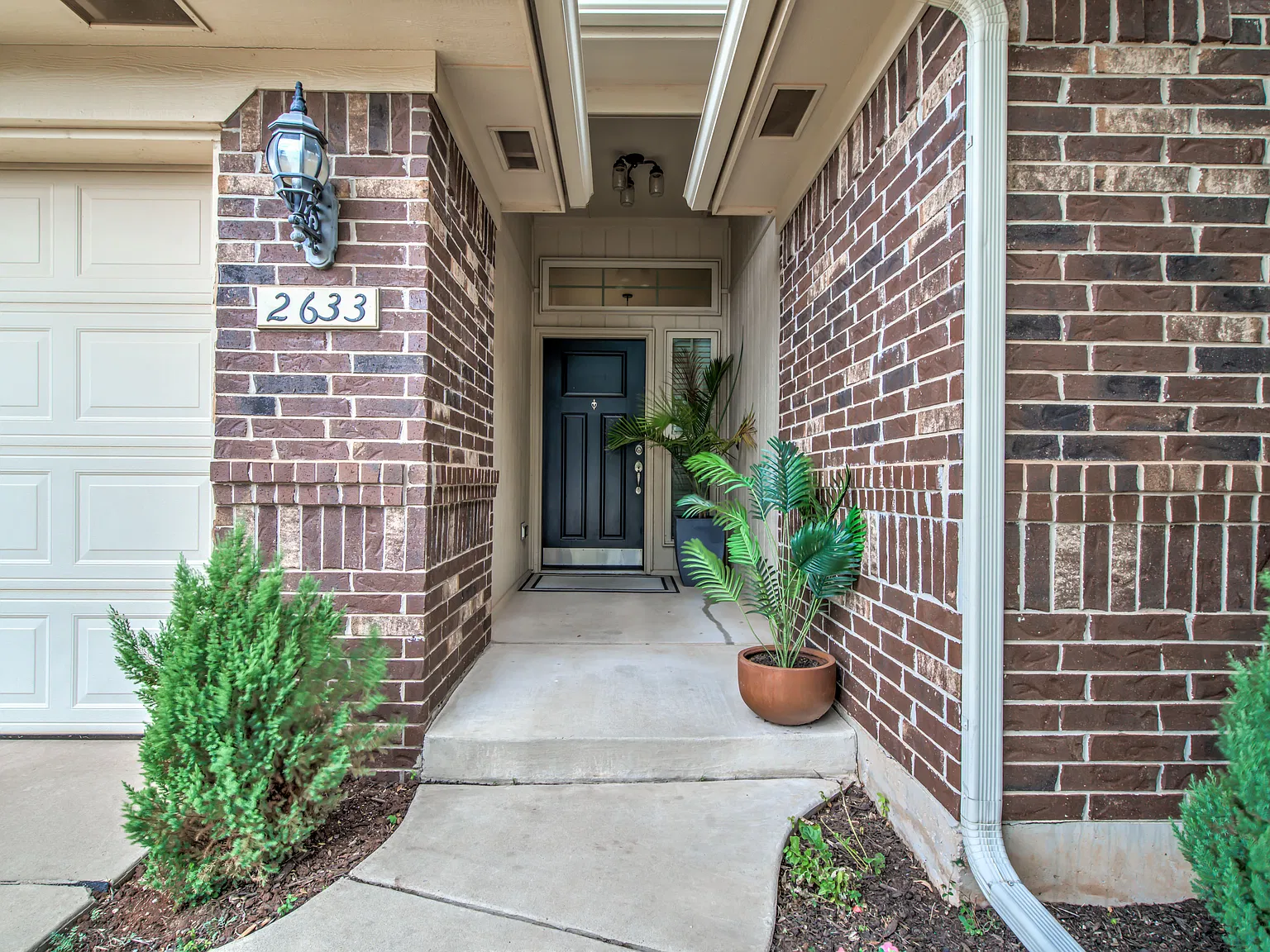 3 bed, 1841 sqft, $2,295 — Photo 2