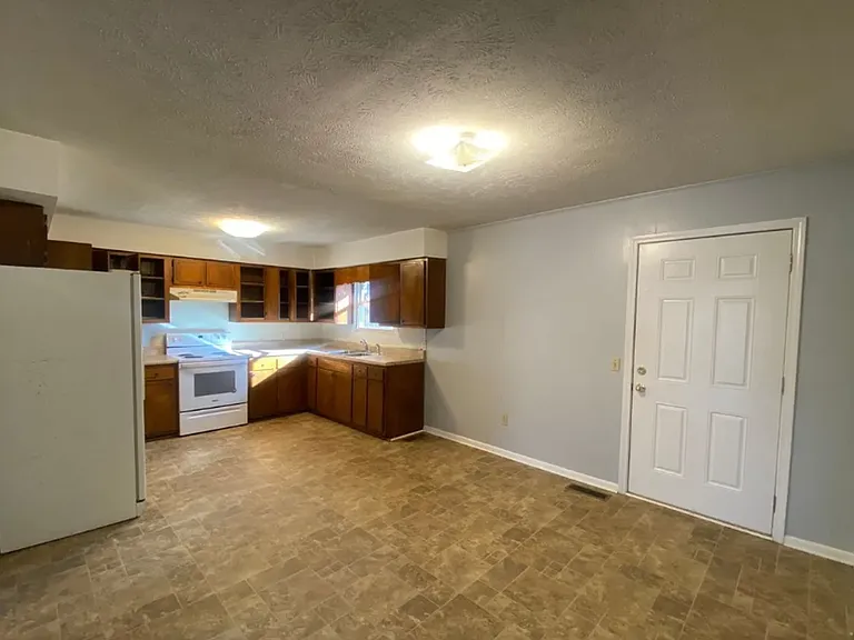 428 Fairgrounds Rd — Photo 4