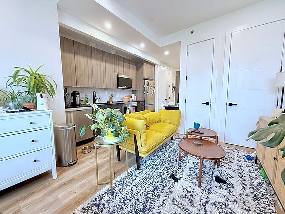 4th image of 1104 Bedford Ave APT 702