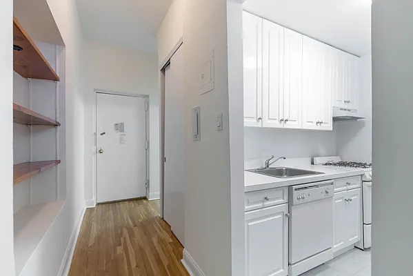 Rented by Bond New York | media 9