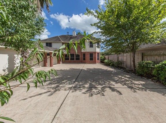 2nd image of 408 Pecan Grove Ln