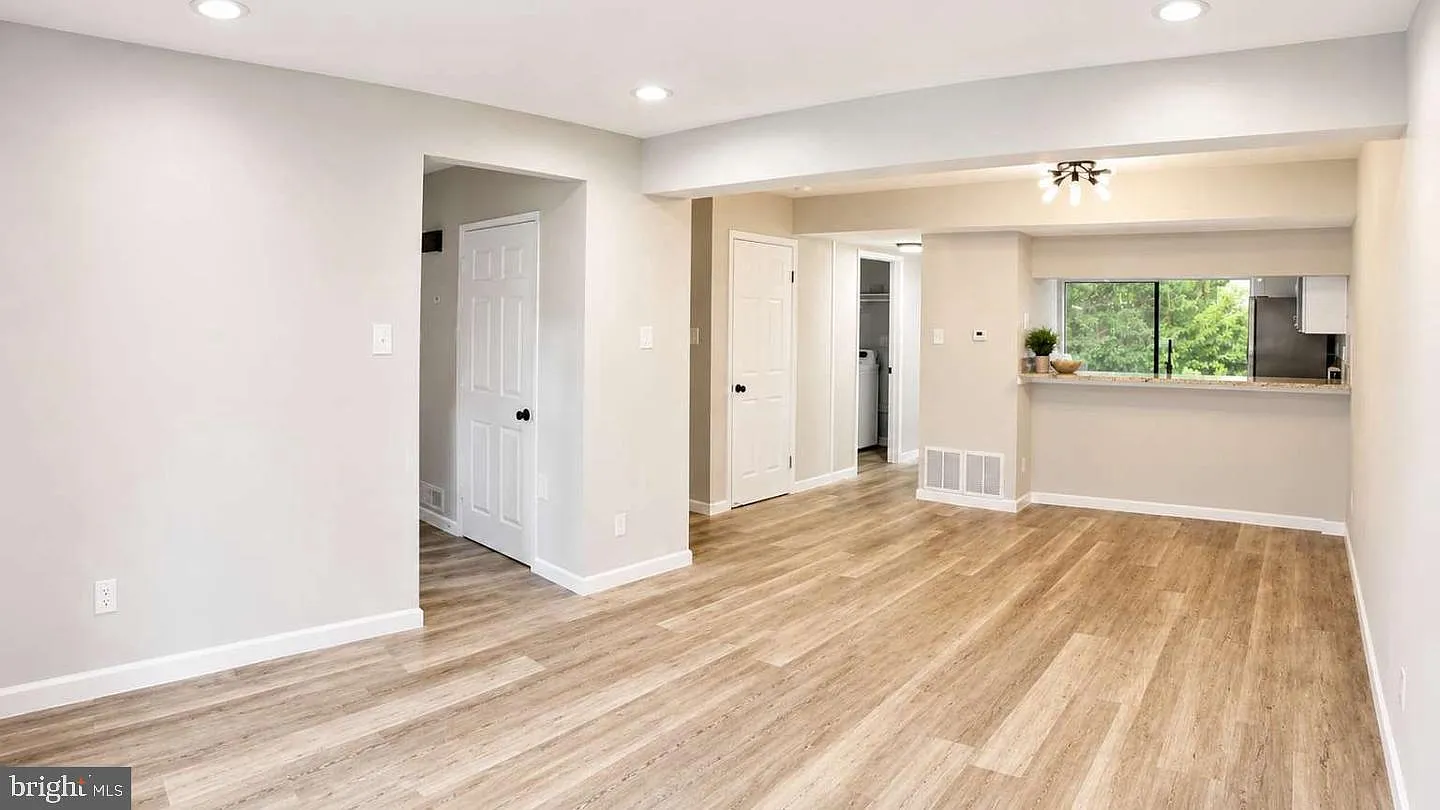 3 bed, 1.5 bath, 1345 sqft, $2,800 — Photo 2