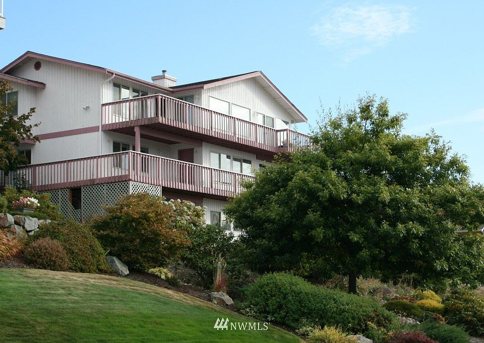 1st image of 211 N Arbor Terrace