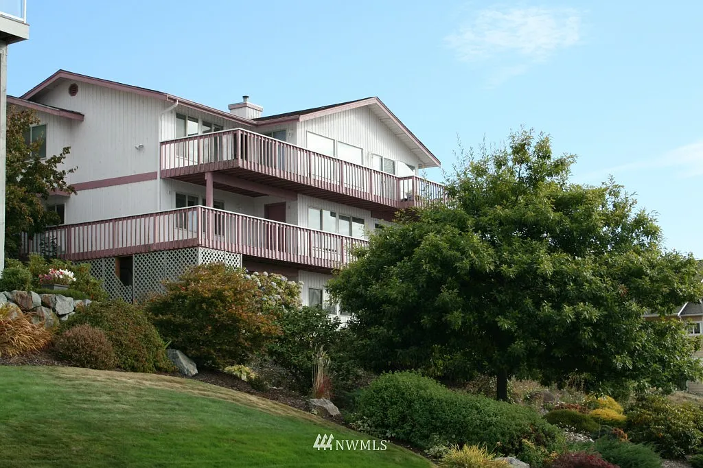 211 N Arbor Terrace photo 1