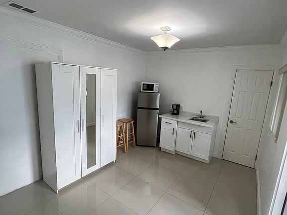 3rd image of 2470M NE 215th St