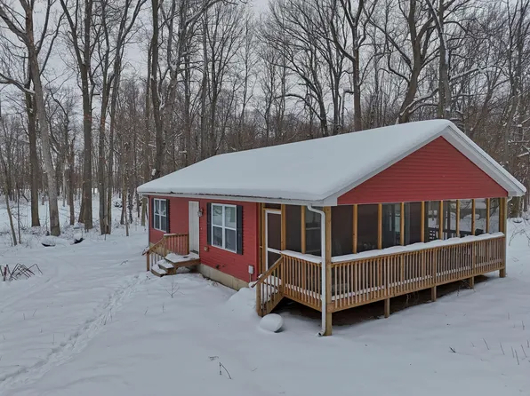 50035 Forest Rd, Dowagiac, MI 49047