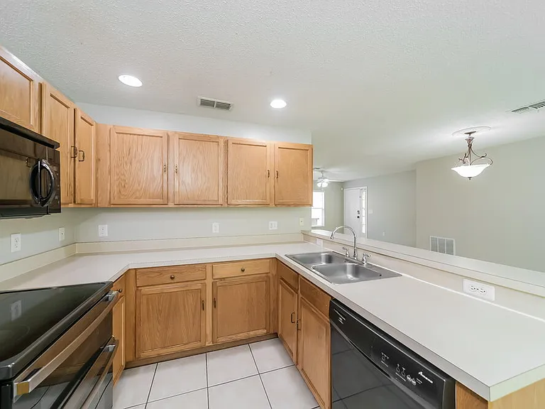 213 Owenshire Cir — Photo 8