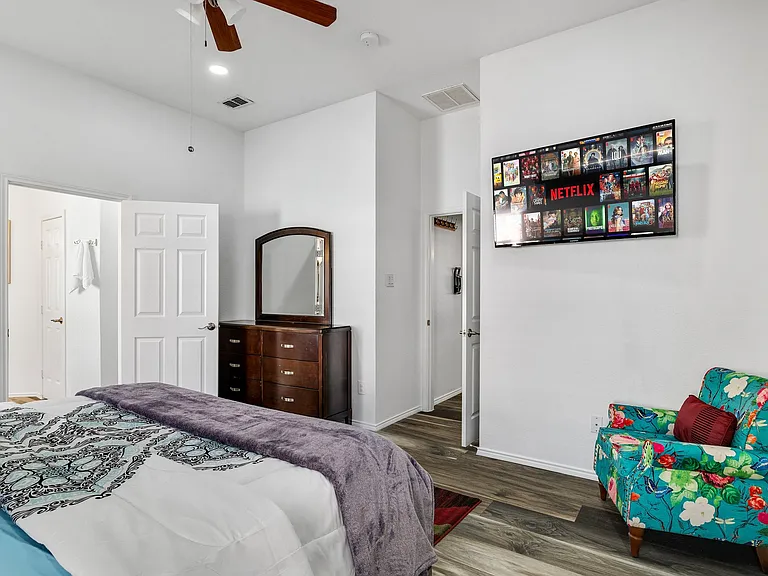 8317 Greenfield Dr — Photo 10