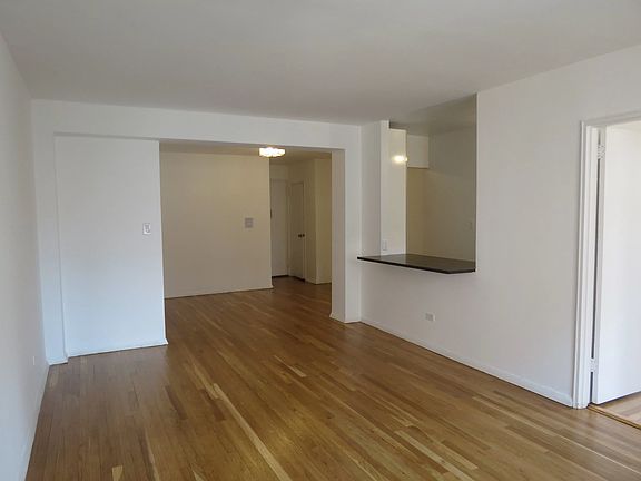 3rd image of 70 Park Ter E APT 4D