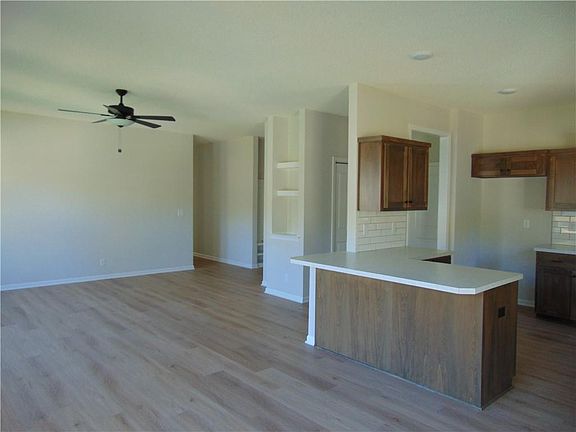 3rd image of 1736 Roswell Ave