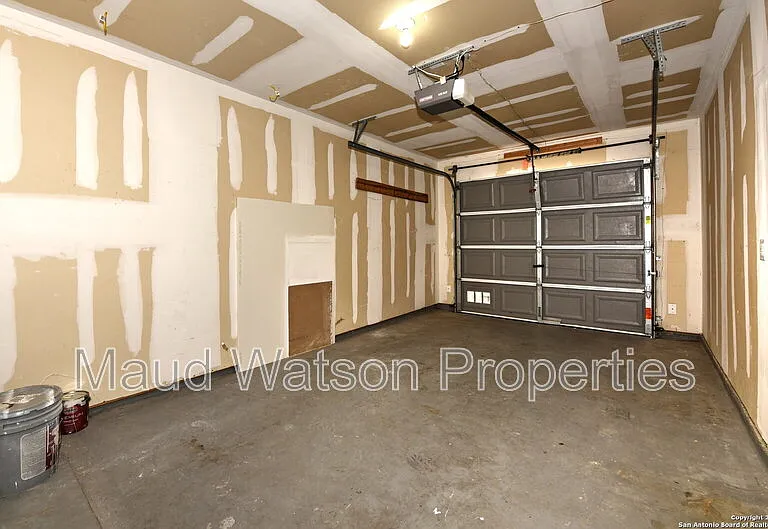 10727 N Shaenridge — Photo 7