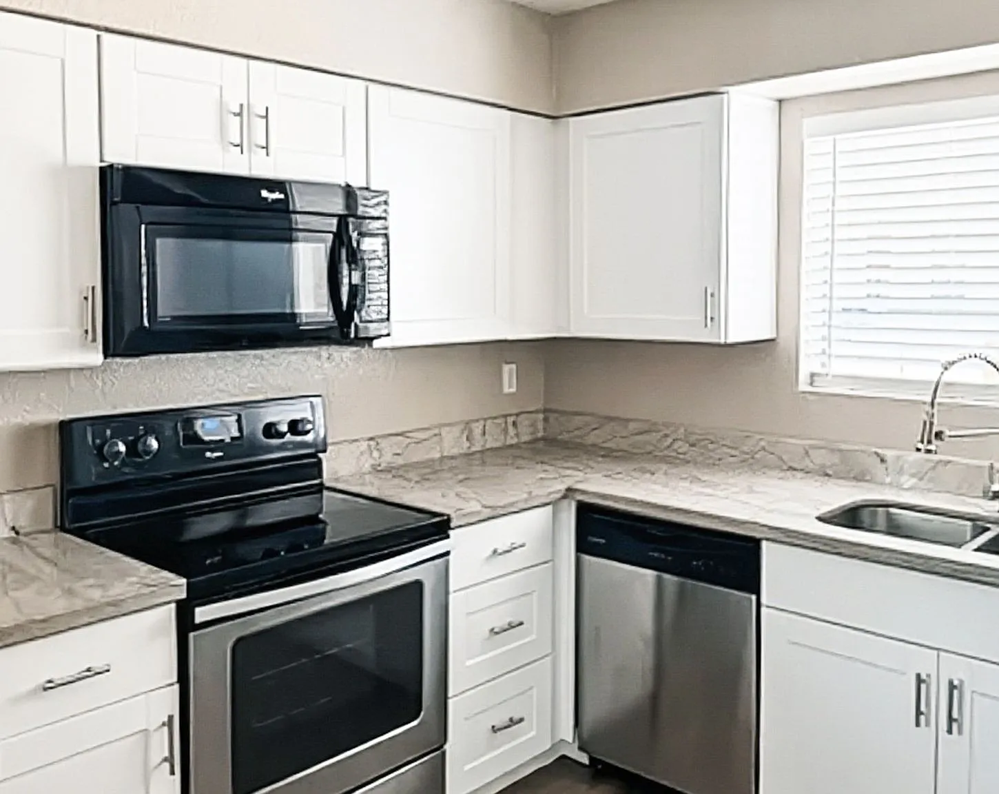 3142 E Cicero — Photo 1
