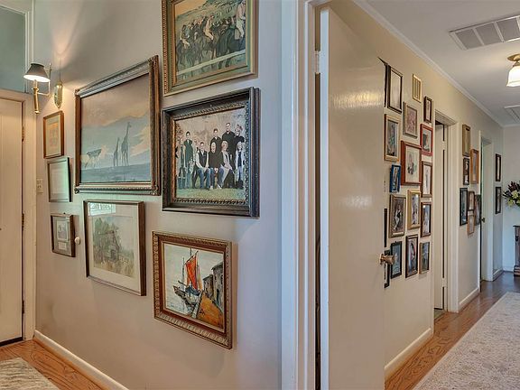 4th image of 18 Cherrywood Cir
