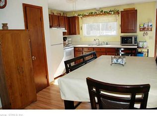 1081 New Haven Rd APT 3J, Naugatuck, CT 06770