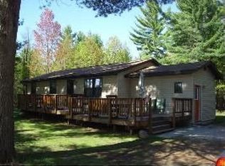 9563 N 5th St, Gladstone, MI 49837