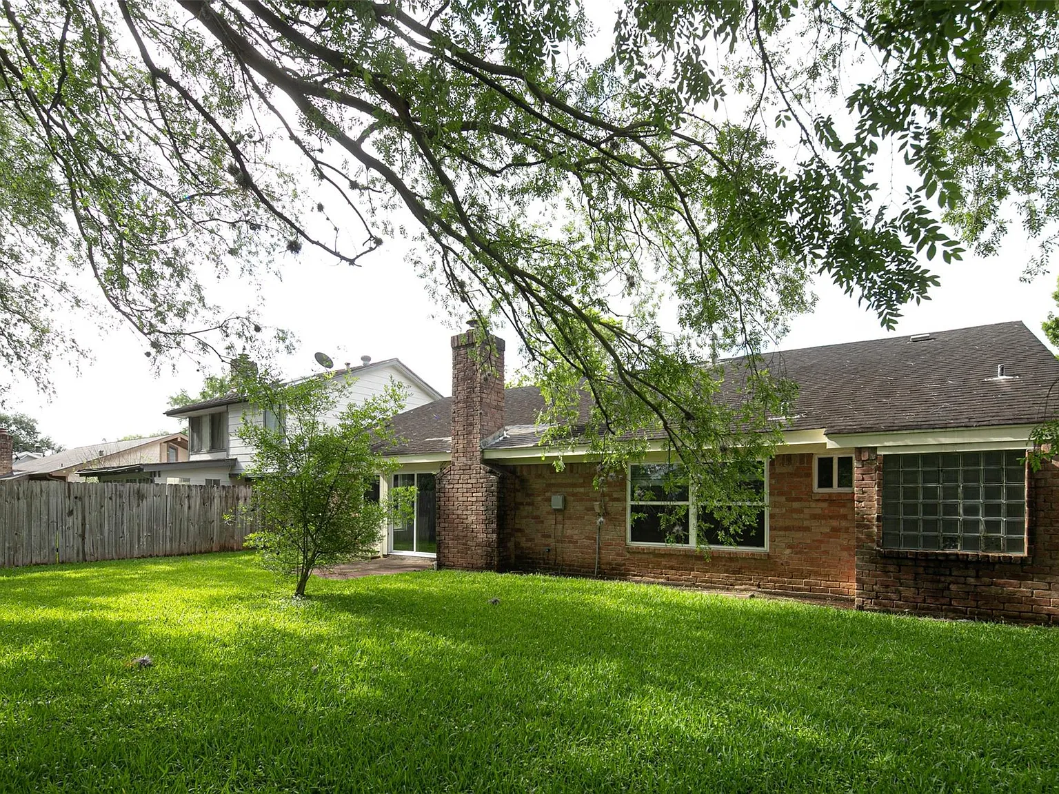 3 bed, 2.0 bath, 1747 sqft, $1,995 — Photo 3