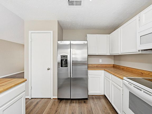 5th image of 5202 Roserock Ln