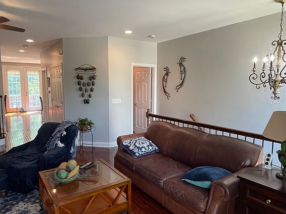 3rd image of 574 E Vanderbilt Dr
