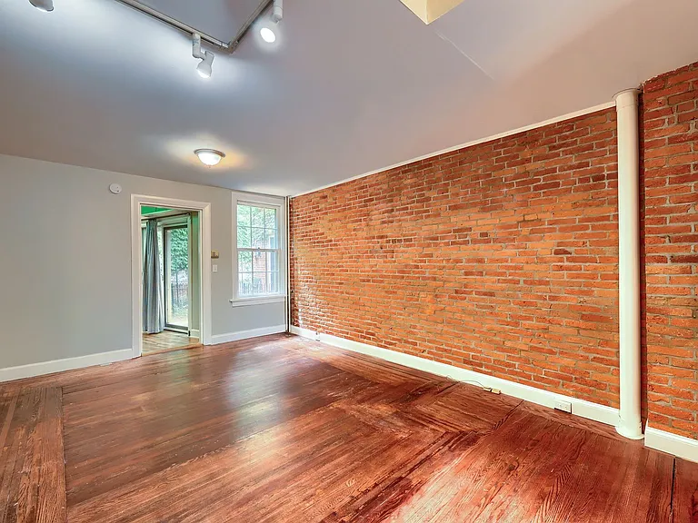 107 South St — Photo 10