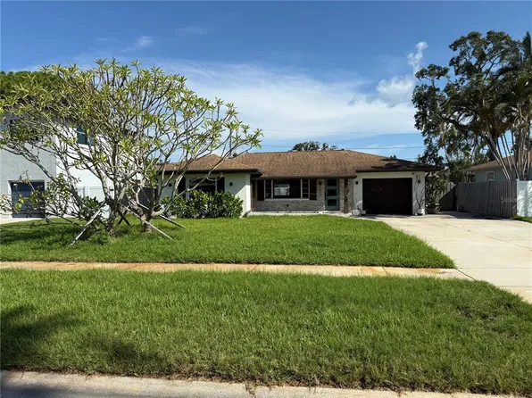 1826 Oregon Ave NE, Saint Petersburg, FL 33703