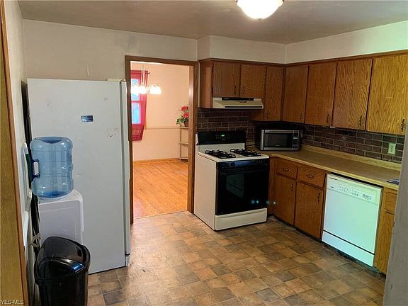 5th image of 4535 Aspen Dr