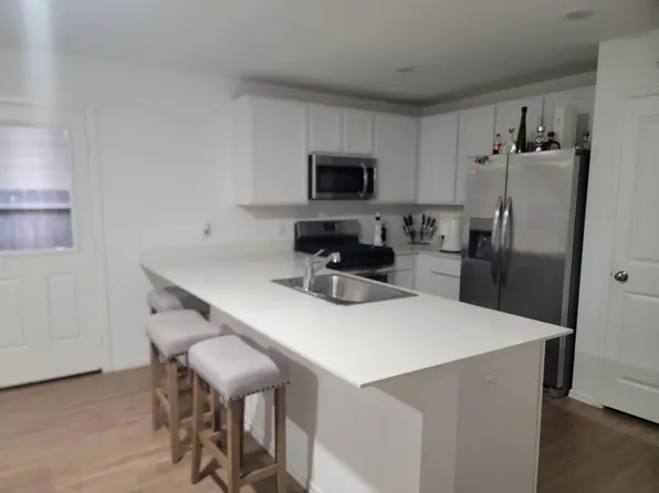 335 Riverwood Village Ln, Sealy, TX 77474