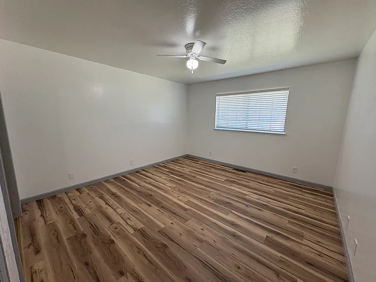 5070 Poplar Rd — Photo 16