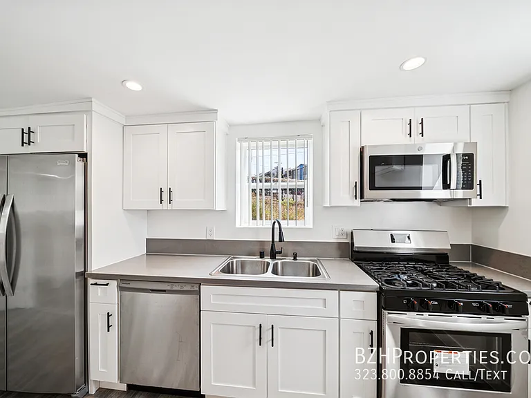 1267 Vin Scully Ave — Photo 4