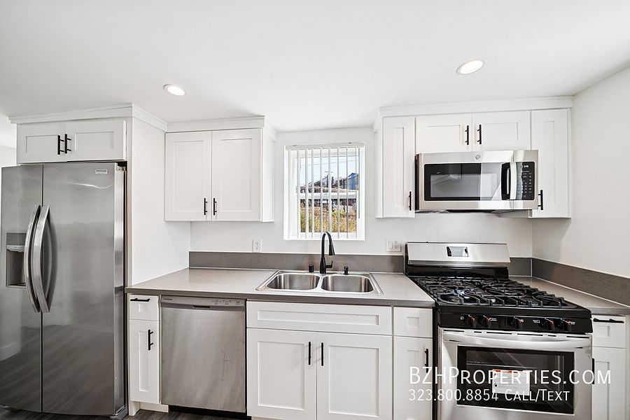 1st image of 1267 Vin Scully Ave #1/2