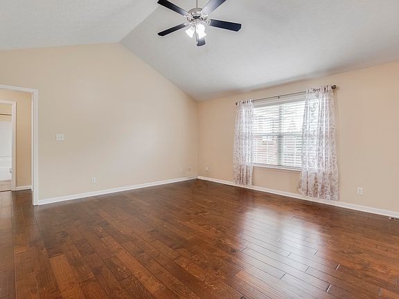 4th image of 462 Autumn Glen Dr
