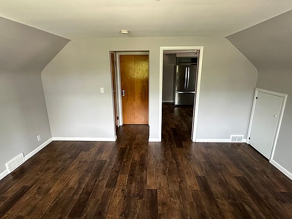 2nd image of 132 Lyndale Ave #2