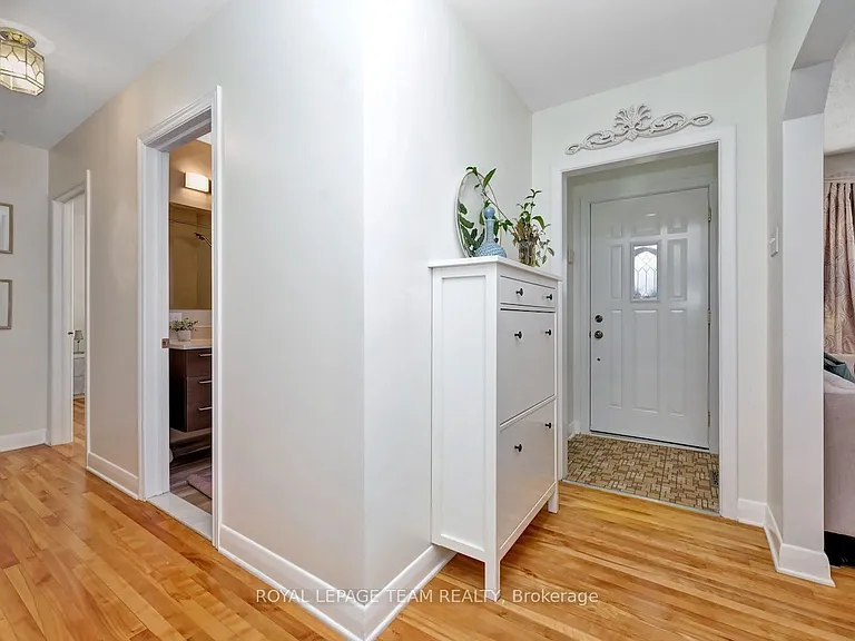 1233 Cheverton Ave — Photo 5