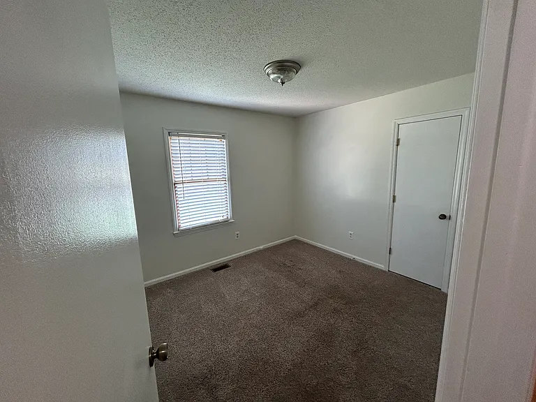 410 Riverton Ct — Photo 8