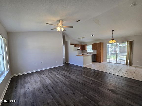 3rd image of 12 Pickcane Ln